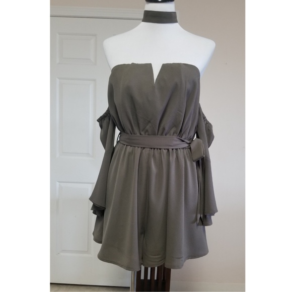 🆕⬇️Sexy Off The Shoulder Olive Romper w/Choker - Picture 2 of 8